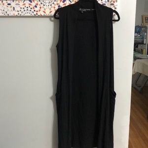 Cable & Gauge long black vest sz M